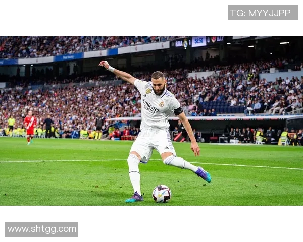 二号球星在足球世界的地位与影响力分析