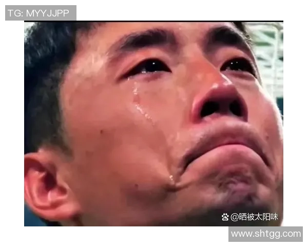 32号球星在绿茵场上的精彩表现与背后的奋斗故事 32号球星在绿茵场上的精彩表现与背后的奋斗故事