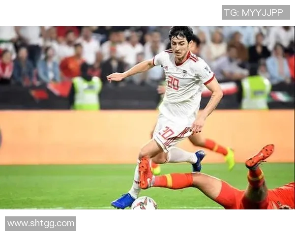 伊朗足球后卫球星介绍与表现分析他在国际赛场的影响力与贡献