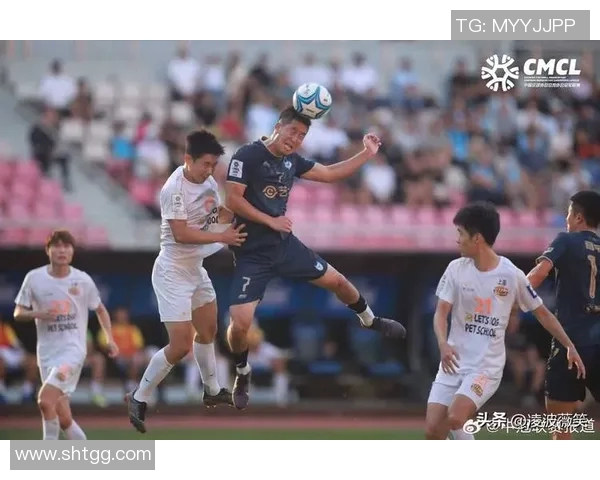 青岛足球队球星风采盘点 聚焦本土与外援的精彩表现