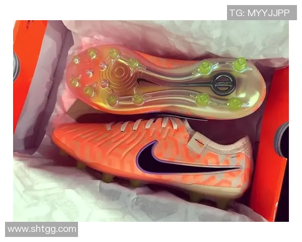 穿碎钉足球鞋的传奇球星们:他们如何在赛场上用速度与精准征服对手 穿碎钉足球鞋的传奇球星们:他们如何在赛场上用速度与精准征服对手