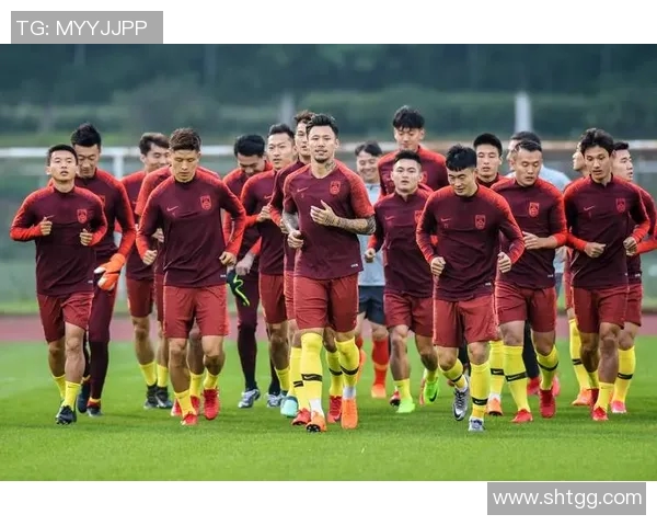 高清足球球星训练实录揭秘提升技巧与体能的幕后秘密 高清足球球星训练实录揭秘提升技巧与体能的幕后秘密